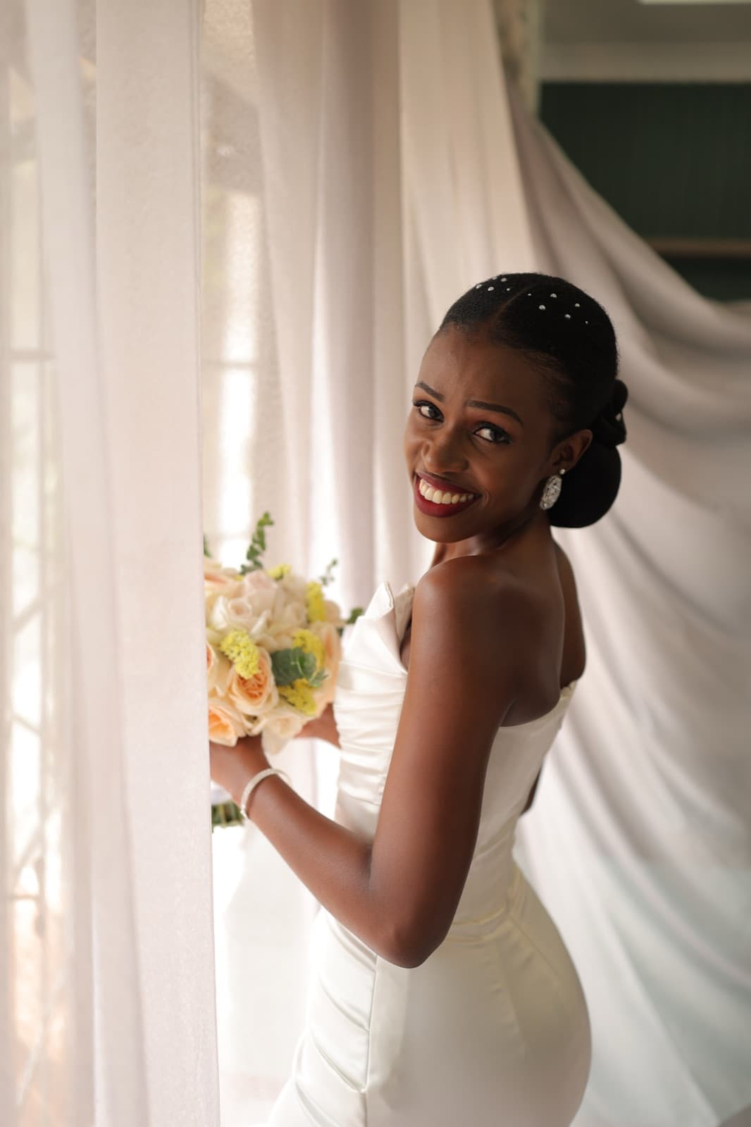 Colorful Chandelier Reception — photo 2