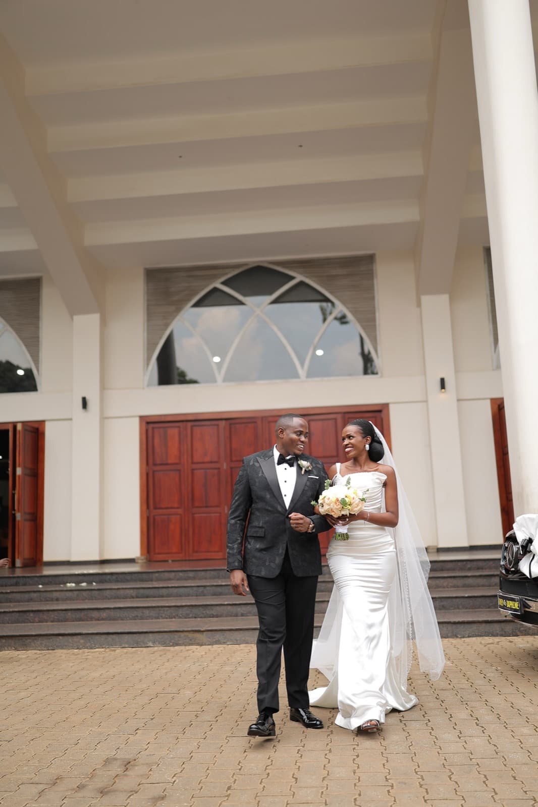 Colorful Chandelier Reception — photo 14