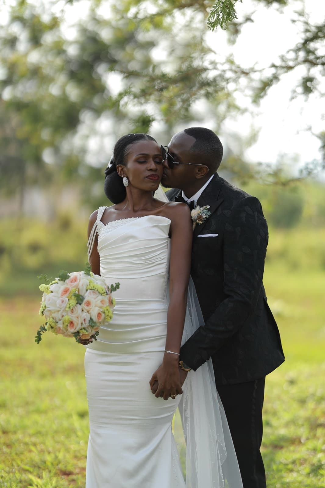Colorful Chandelier Reception — photo 29