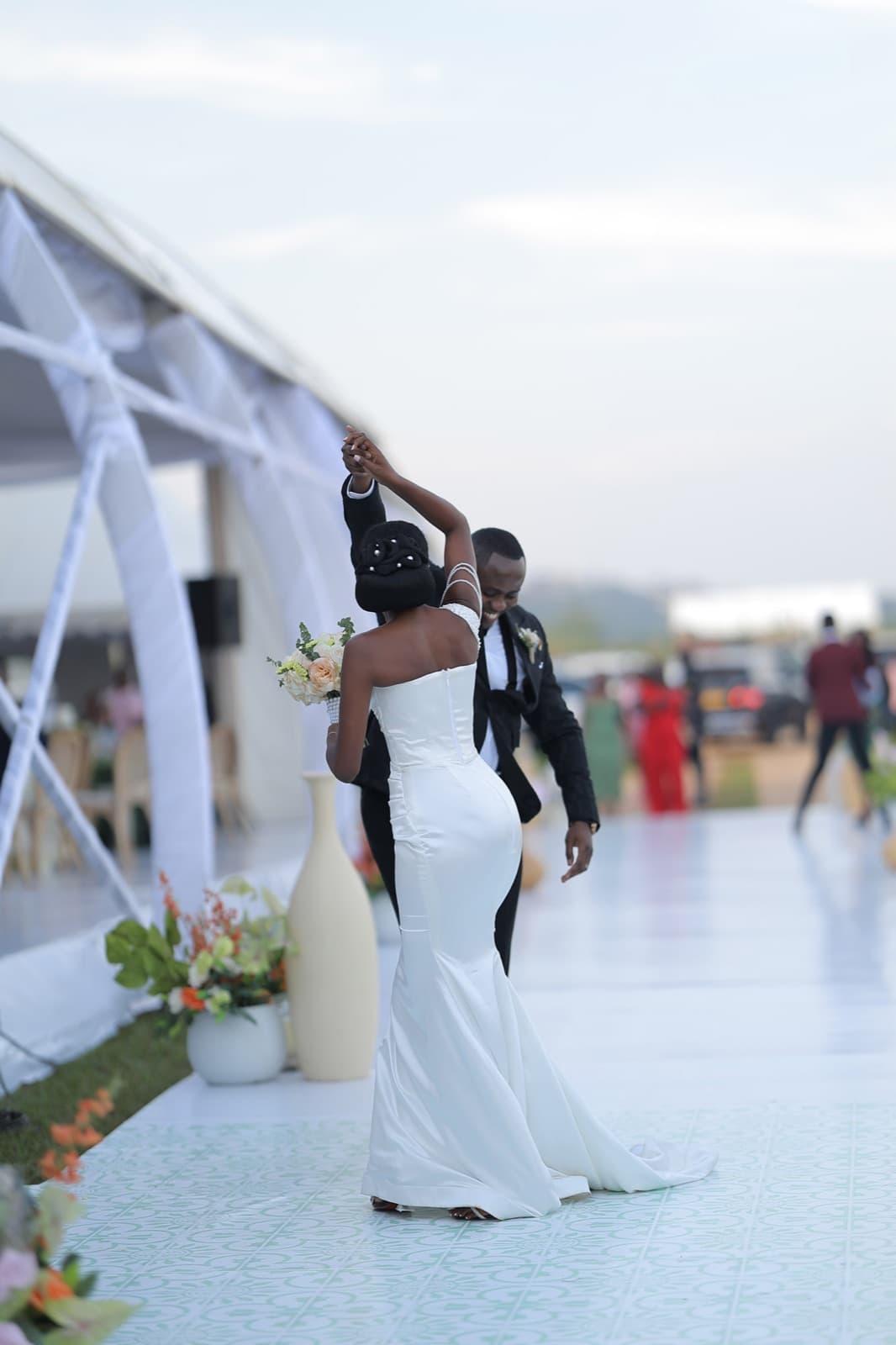 Colorful Chandelier Reception — photo 25
