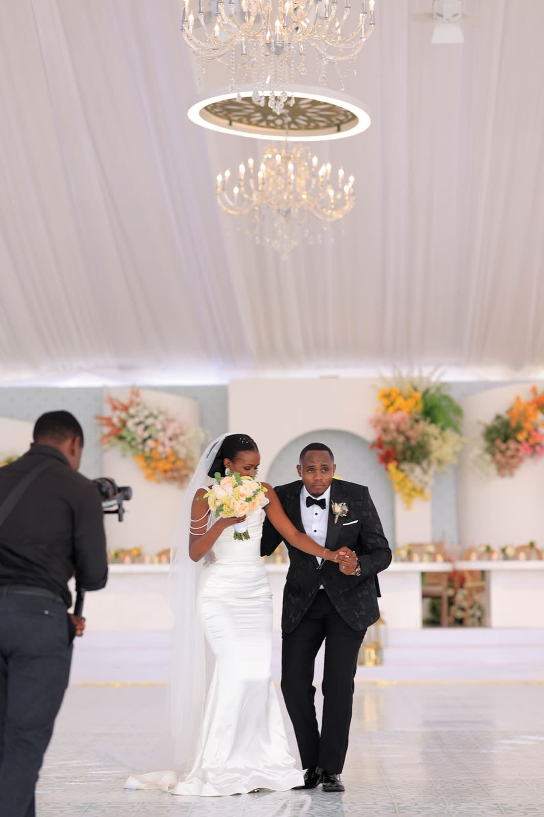 Colorful Chandelier Reception — photo 18