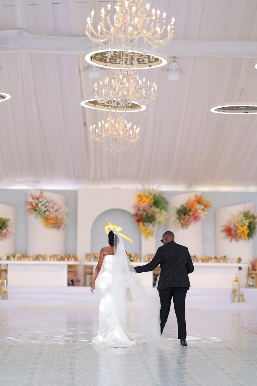 Colorful Chandelier Reception — photo 15